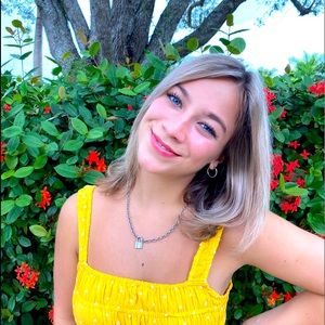 Meet your Posher, Claire